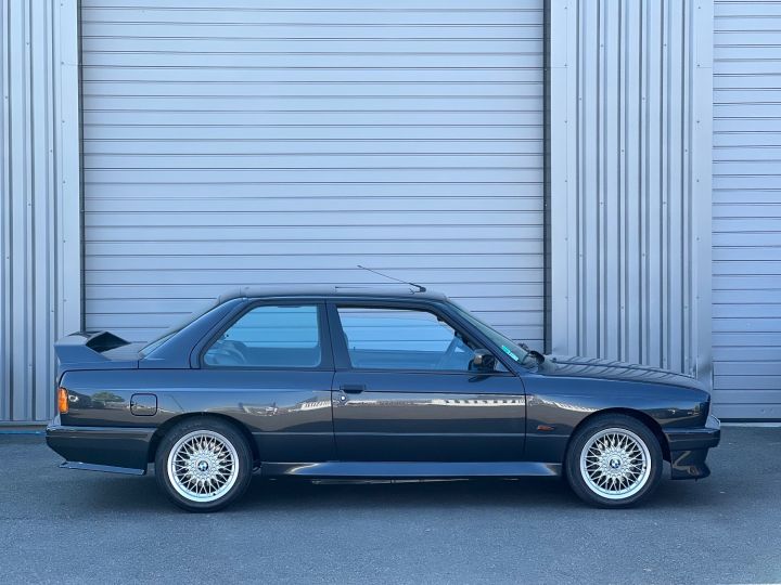 BMW M3 E30 Restaurée à Neuf Diamond - 10