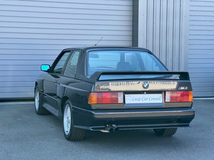 BMW M3 E30 Restaurée à Neuf Diamond - 14