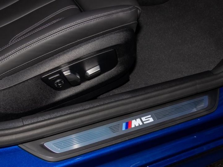 BMW M5 Competition 625 M Driver's Pack DriveParkAss H&Kardon 1èreM JA20 Garantie 12 Mois Prémium Bleu - 18