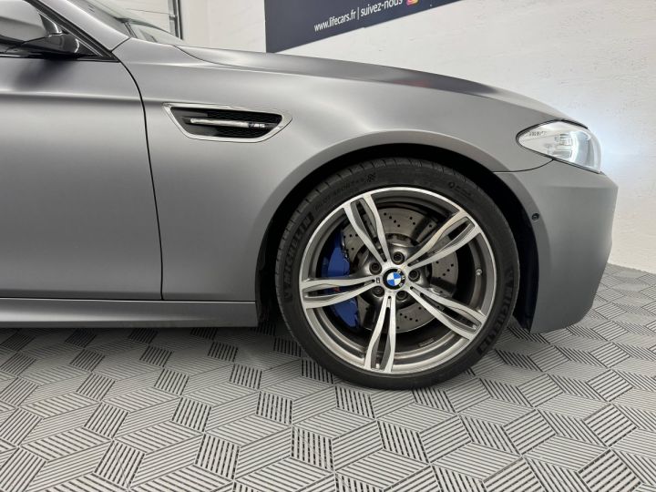 BMW M5 F10 560ch Frozen Grey 2014 2ème main entretien complet française kilométrage garantie GRIS - 19