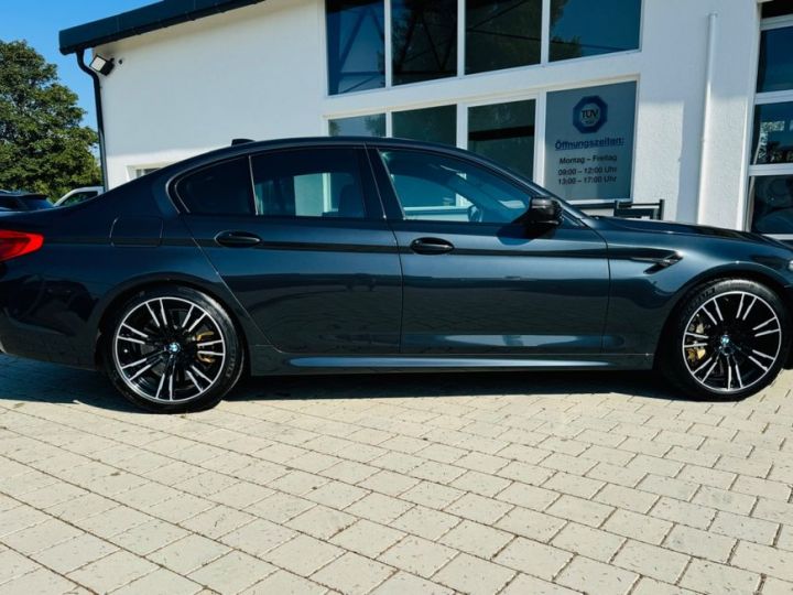 BMW M5 V8 4.4 L 600 DRIVERSPACKAGE X-Drive /CERAMIC/CARBON/ HEADUP / HARMAN / Garantie 12 mois Prémium Grise - 3