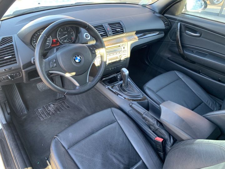 BMW Série 1 (E88) 120IA 170CH CONFORT Blanc - 8