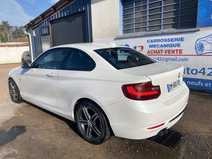 BMW Série 2 Coupe I (F22) 220d 190ch Sport BLANC - 4