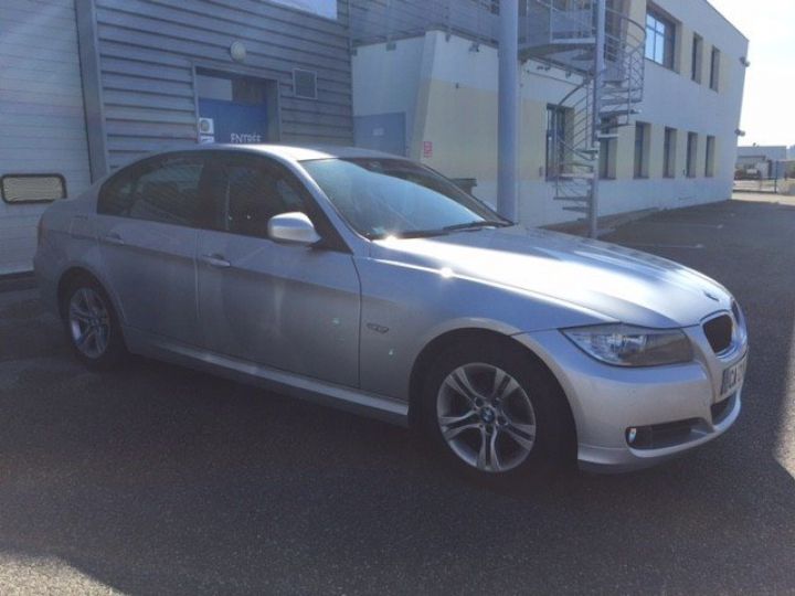 BMW Série 3 318 D EDITION EXECUTIVE BV6     Diesel GRIS METAL - 11