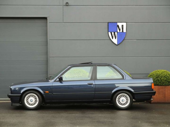 BMW Série 3 318 is 318is Sport seats Sunroof LSD Bleu - 3