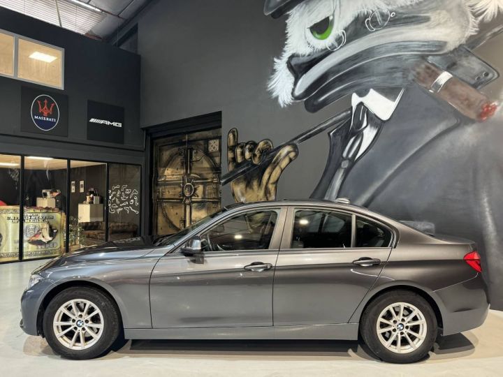 BMW Série 3 320d 190ch Lounge BVA8 Toit Ouvrant Gris Clair - 4