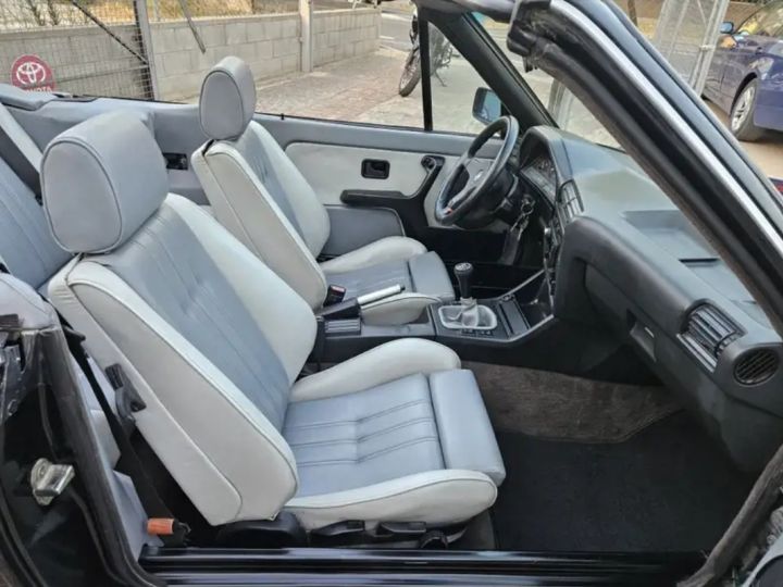 BMW Série 3 325i cabrio noir - 12