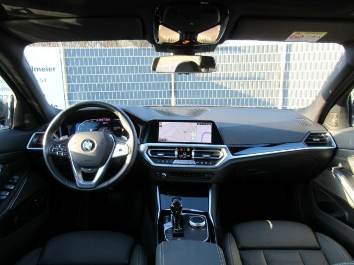 BMW Série 3 330e BVA8 Lim Sport / TOIT PANO – CAMERA 360° - H&K – NAV. - 1ère Main –TVA Récup. – Garantie 12 Mois Noir - 4