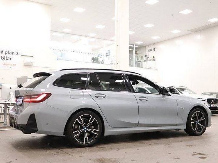 BMW Série 3 330e xDrive M Sport FACELIFT/PANO/ATTELAGE Gris Brooklyn - 2