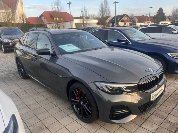 BMW Série 3 330e xDrive M Sport tête haute/Attelage/Pano Gris - 2