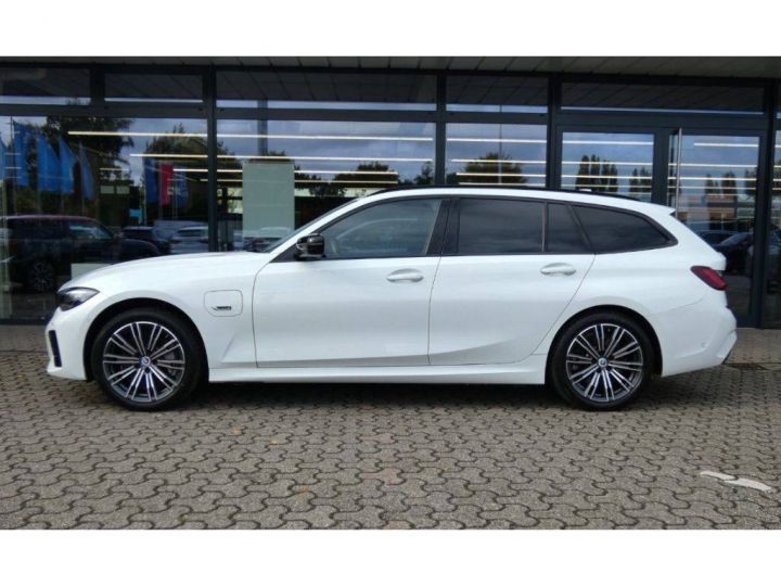 BMW Série 3 330e xDrive xDrive M Sport Pano/Tete haute Blanc - 2