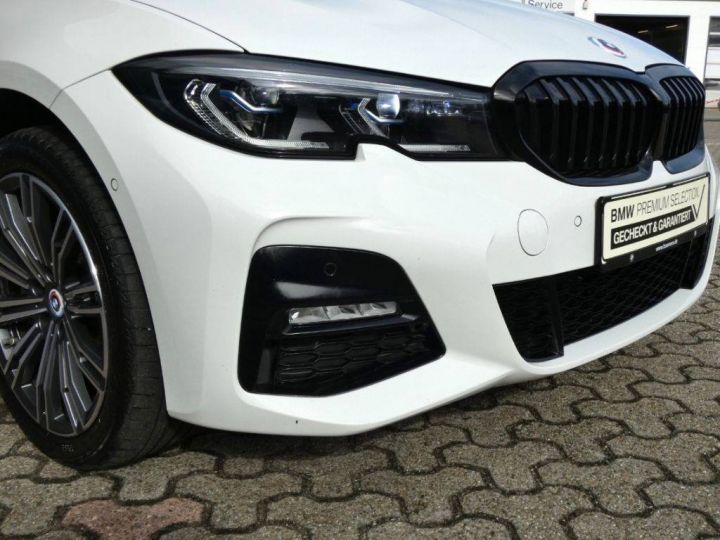 BMW Série 3 330e xDrive xDrive M Sport Pano/Tete haute Blanc - 14