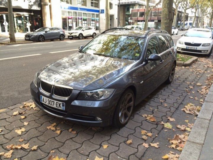 BMW Série 3 330i TOURING LUXE 272cv BVM6     Essence GRIS FONCE - 1