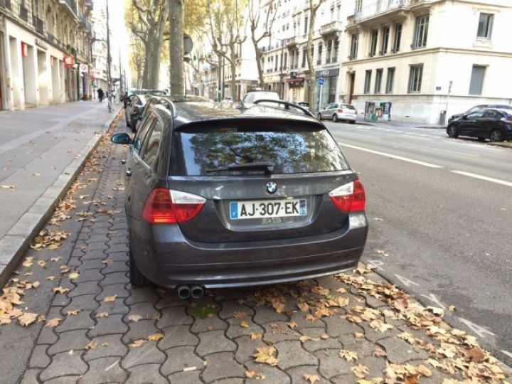 BMW Série 3 330i TOURING LUXE 272cv BVM6     Essence GRIS FONCE - 4