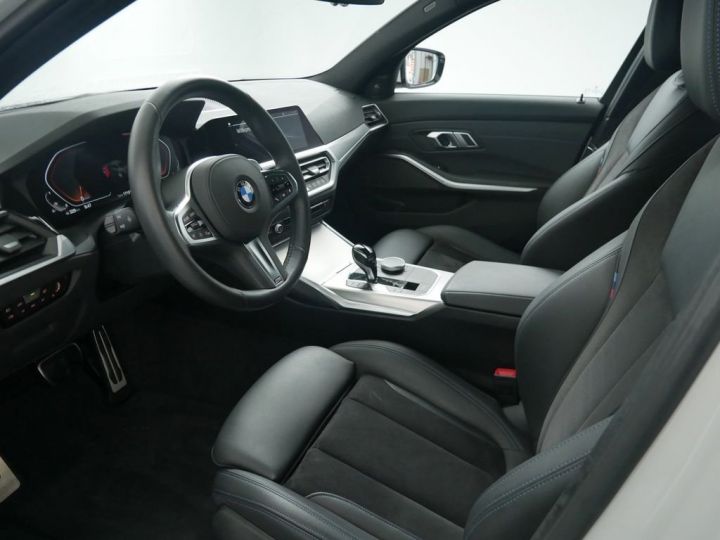 BMW Série 3 330i xDrive Limousine M-Sport BVA8 / CAMERA - H&K – NAV – ATTELAGE - 1ère main – TVA récup. - Garantie 12 mois Blanc - 5