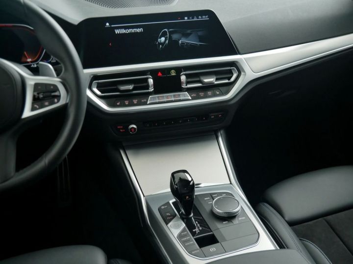 BMW Série 3 330i xDrive Limousine M-Sport BVA8 / CAMERA - H&K – NAV – ATTELAGE - 1ère main – TVA récup. - Garantie 12 mois Blanc - 7