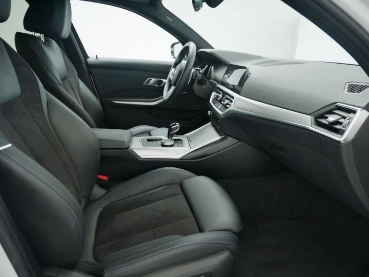 BMW Série 3 330i xDrive Limousine M-Sport BVA8 / CAMERA - H&K – NAV – ATTELAGE - 1ère main – TVA récup. - Garantie 12 mois Blanc - 8