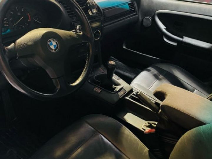 BMW Série 3 (E36) 325 TDS PACK M Noir - 11