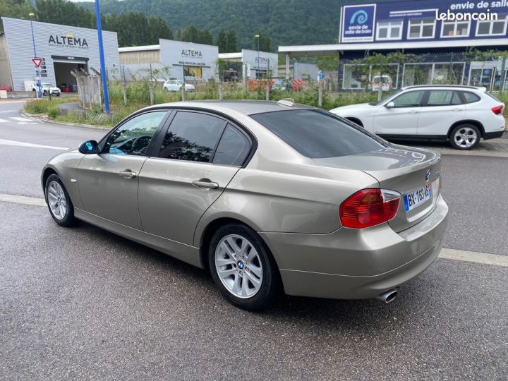 BMW Série 3 E90 318D 143 Confort Marron - 4