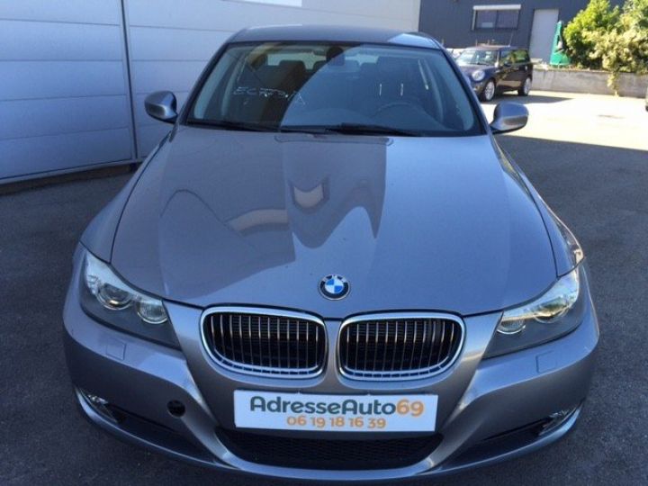 BMW Série 3 (E90) 330dA XDrive 245cv BVA EDITION LUXE      Diesel GRIS METAL - 3