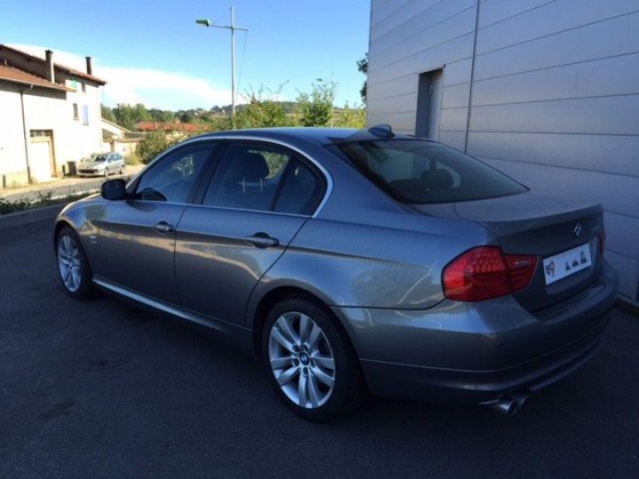 BMW Série 3 (E90) 330dA XDrive 245cv BVA EDITION LUXE      Diesel GRIS METAL - 12