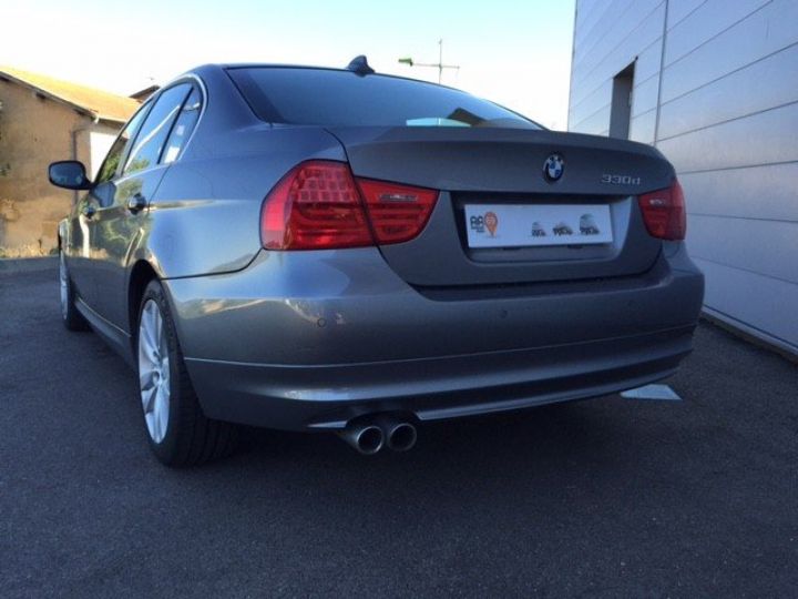 BMW Série 3 (E90) 330dA XDrive 245cv BVA EDITION LUXE      Diesel GRIS METAL - 13