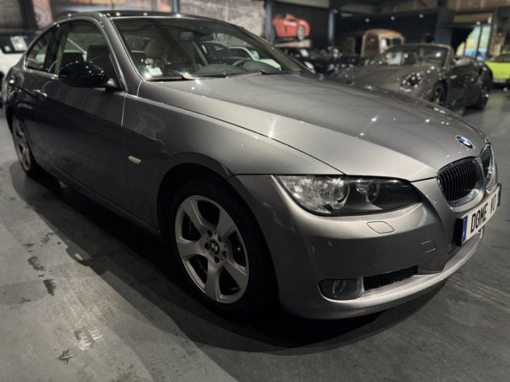 BMW Série 3 SERIE COUPE (E92) 325XI 218CH LUXE Gris F - 4