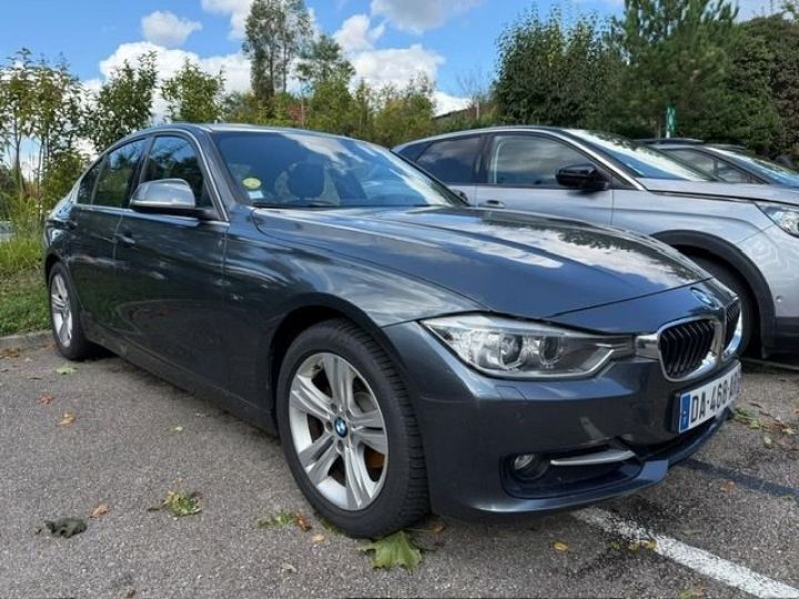 BMW Série 3 SERIE (F30) 318DA 143CH SPORT Gris F - 1