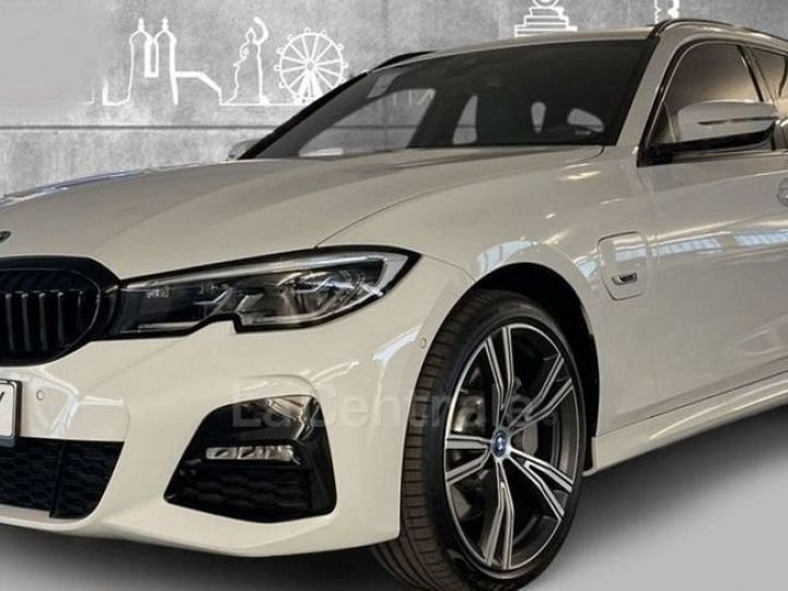 BMW Série 3 Touring SERIE G21 (G21) 330E HYBRIDE XDRIVE 292 M SPORT BVA8 blanc metal - 1