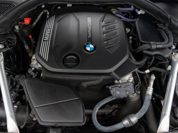 BMW Série 5 520 d M Sport Caméra AFFICH TETE HAUTE J19 Noir Métallisé - 20