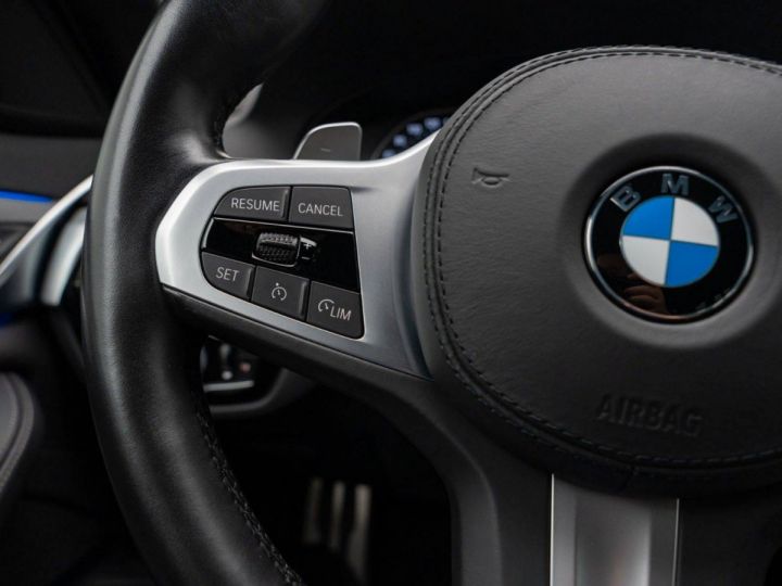 BMW Série 5 520 d M Sport Caméra AFFICH TETE HAUTE J19 Noir Métallisé - 25