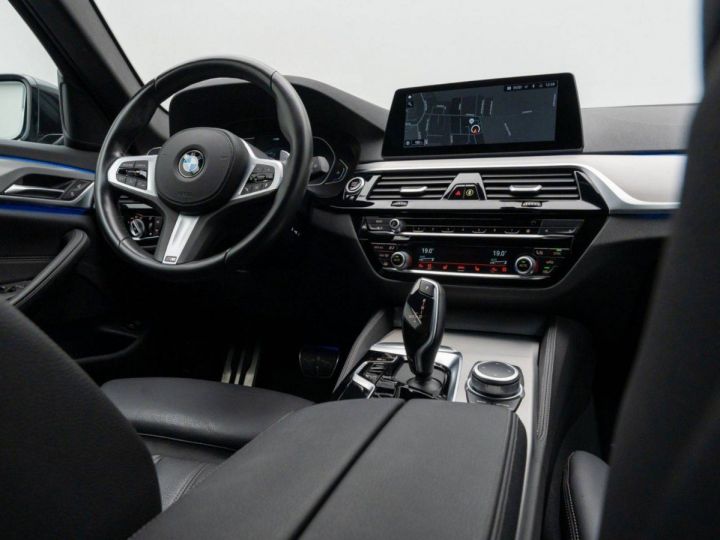 BMW Série 5 520 d M Sport Caméra AFFICH TETE HAUTE J19 Noir Métallisé - 43