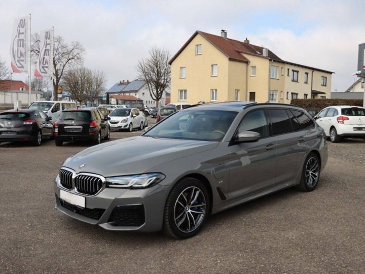 BMW Série 5 530 e xDrive M Sport l 1.MAIN l PANO l BERNINA GRIS EFFET AMBRE - 4