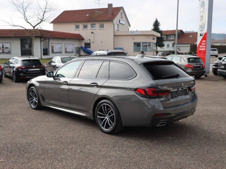 BMW Série 5 530 e xDrive M Sport l 1.MAIN l PANO l BERNINA GRIS EFFET AMBRE - 5