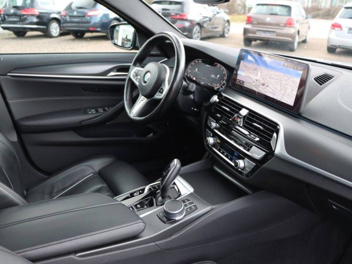 BMW Série 5 530 e xDrive M Sport l 1.MAIN l PANO l BERNINA GRIS EFFET AMBRE - 9