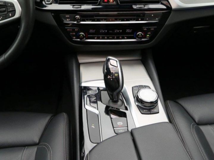 BMW Série 5 SERIE 540 i X-Drive LUXURY BVA8 340cv     Essence GRIS METAL - 35