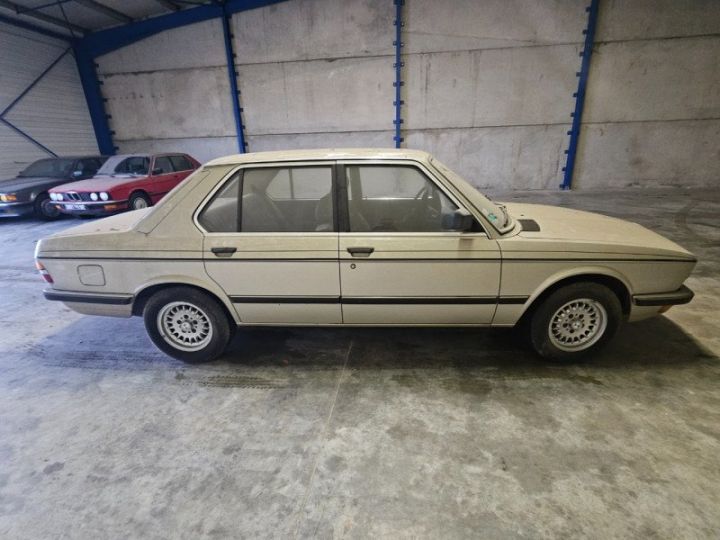 BMW Série 5 SERIE (E28) 525E BOITE AUTOMATIQUE Bronze - 3