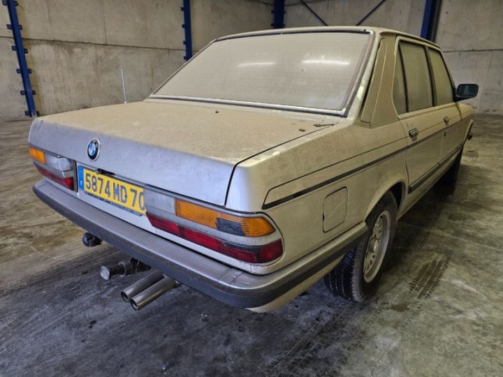 BMW Série 5 SERIE (E28) 525E BOITE AUTOMATIQUE Bronze - 4