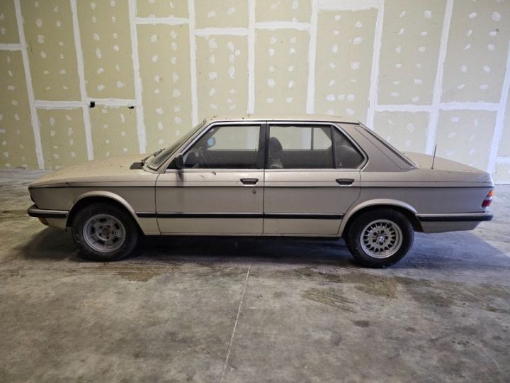 BMW Série 5 SERIE (E28) 525E BOITE AUTOMATIQUE Bronze - 7