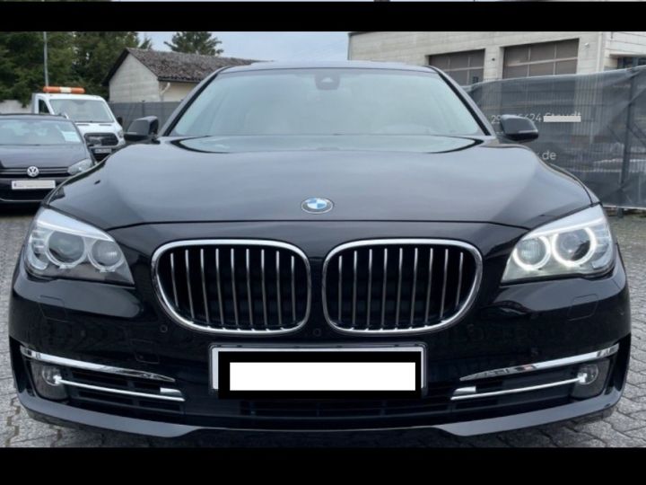 BMW Série 7  740 I 320 EXCLUSIVE INDIVIDUAL 05/2015 noir métal - 2