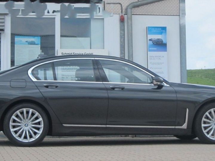 BMW Série 7  740D 3.0 320 EXCLUSIVE 06/2020 noir métal - 4