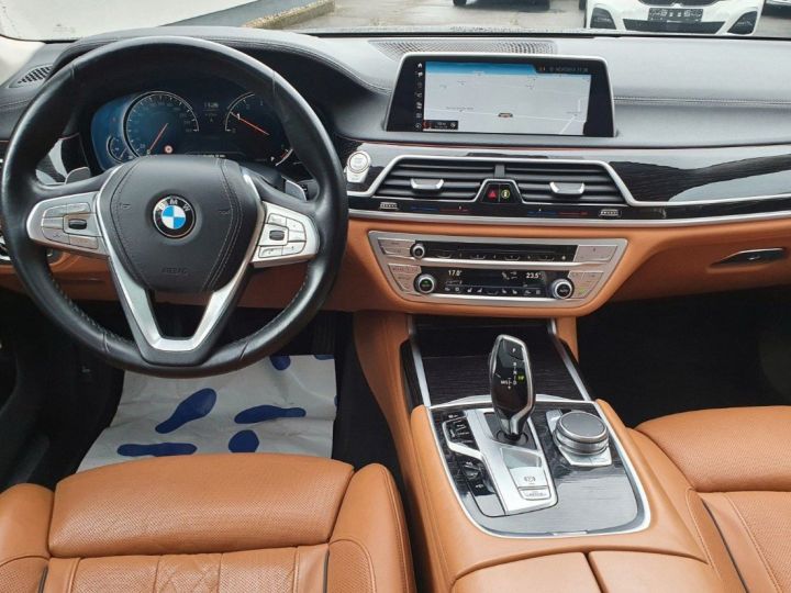BMW Série 7 (G11) 740I 326 EXCLUSIVE BVA8 06/2018 noir métal - 10