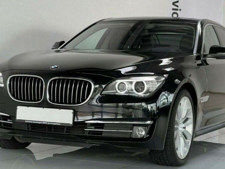 BMW Série 7 G11) 740IL 326 EXCLUSIVE BVA8/04/2014 noir métal - 6