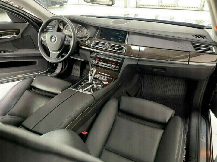 BMW Série 7 G11) 740IL 326 EXCLUSIVE BVA8/04/2014 noir métal - 10