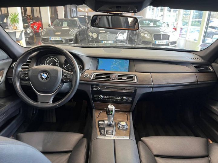 BMW Série 7 V (F01/F02) 730d 245ch Exclusive individual NOIR - 12