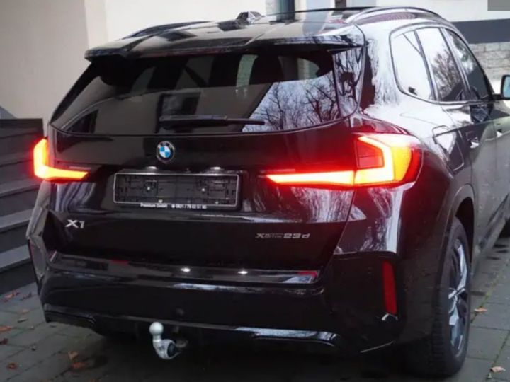 BMW X1 23d M Sport/Tête haute/Panorama/AHK/360 Noir - 5