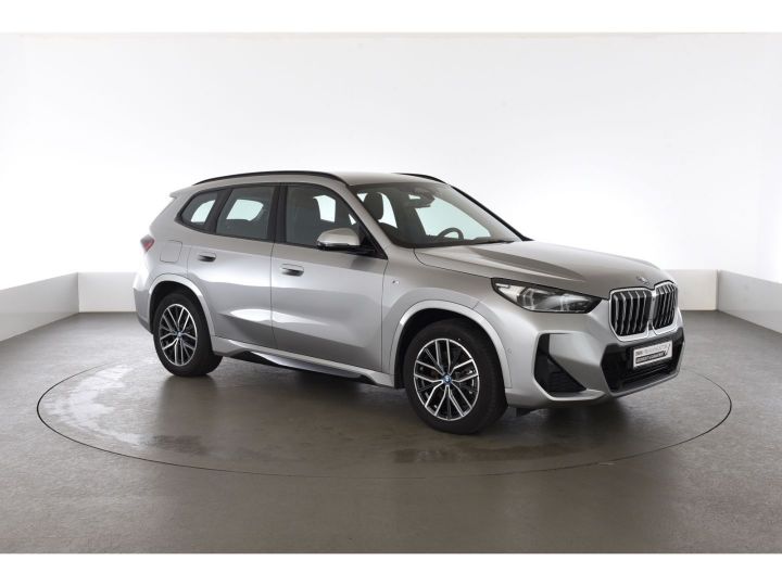 BMW X1 30e 326ch HYBRIDE M SPORT ATTELAGE AFFICHAGE TETE HAUTE PREMIERE MAIN GARANTIE BMW TVA RECUPERABLE ARGENT SIDERAL - 1