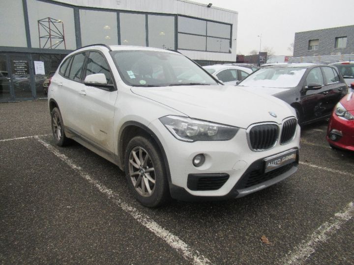 BMW X1 F48 sDrive 16d 116 ch Lounge Blanc - 3