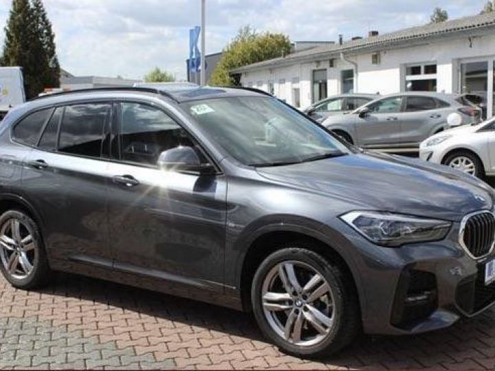 BMW X1 sDrive20d M Sport *Navi*Panorama*LED*ACC*RFK* Gris Métallisé - 3