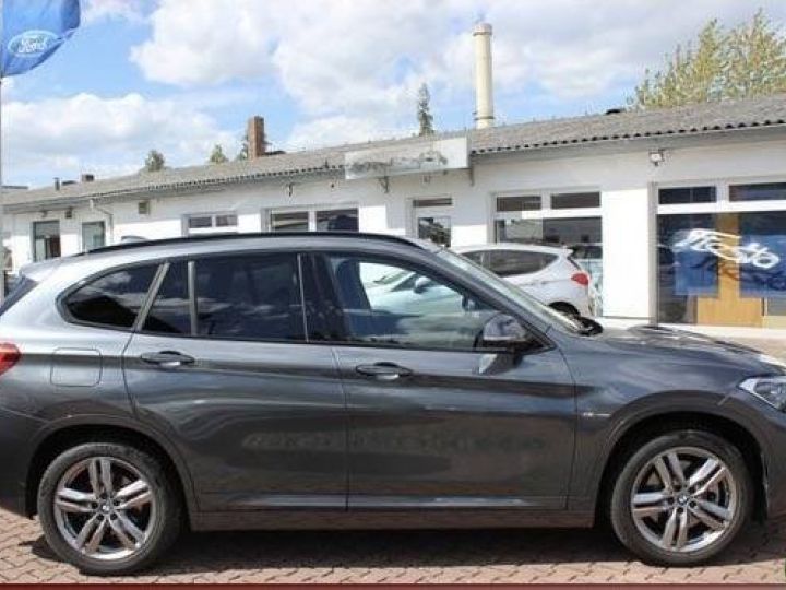 BMW X1 sDrive20d M Sport *Navi*Panorama*LED*ACC*RFK* Gris Métallisé - 4